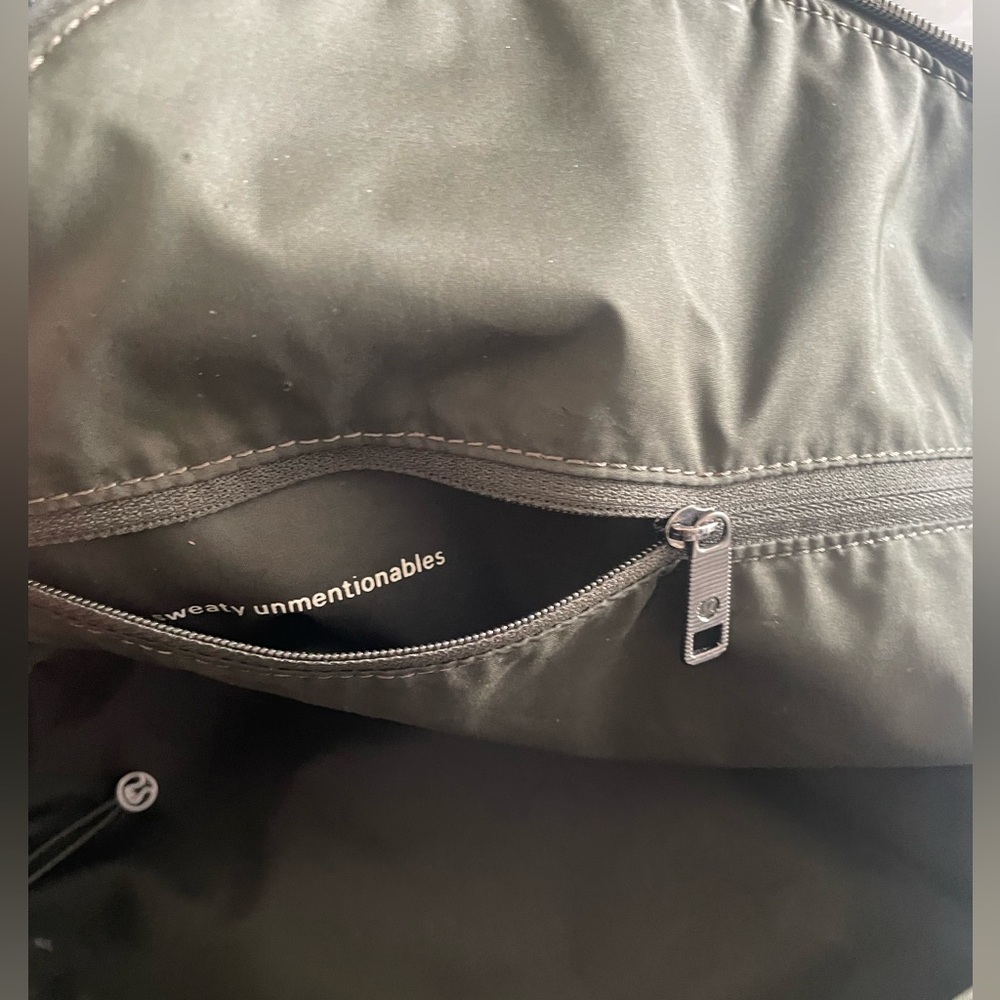 LULULEMON ATHLETICA Everywhere Backpack *17L Dark Olive Oil - Picture 7 of 16